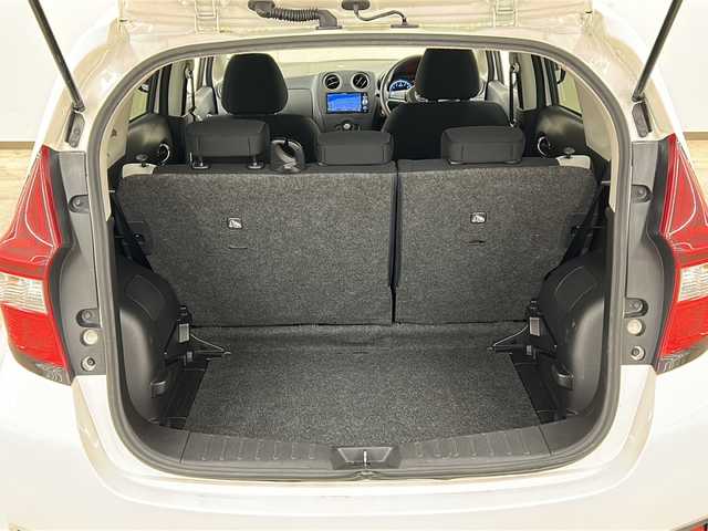 日産 ノート X FOUR 道央・札幌 2018(平30)年 11.7万km ブリリアントホワイトパール 4WD//社外ナビ/DVD/CD/SD/BT//バックカメラ//ドライブレコーダー//エマージェンシーブレーキ//車線逸脱警報//横滑り防止//ETC//プッシュスタート//インテリジェントキー//電格ミラー//冬タイヤ14インチホイル積込