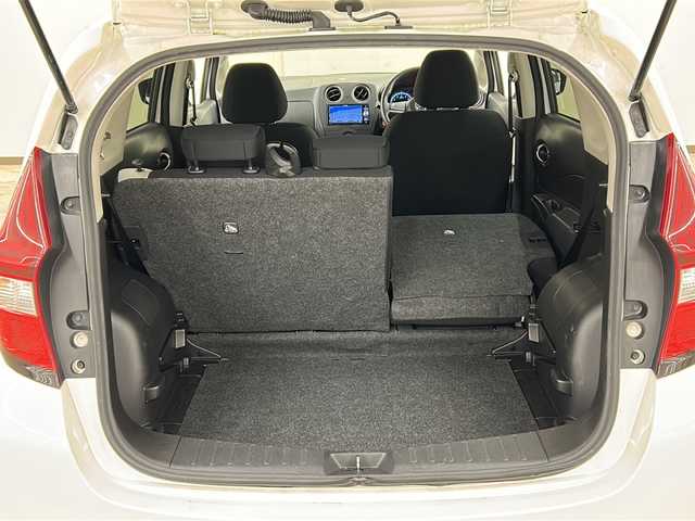 日産 ノート X FOUR 道央・札幌 2018(平30)年 11.7万km ブリリアントホワイトパール 4WD//社外ナビ/DVD/CD/SD/BT//バックカメラ//ドライブレコーダー//エマージェンシーブレーキ//車線逸脱警報//横滑り防止//ETC//プッシュスタート//インテリジェントキー//電格ミラー//冬タイヤ14インチホイル積込