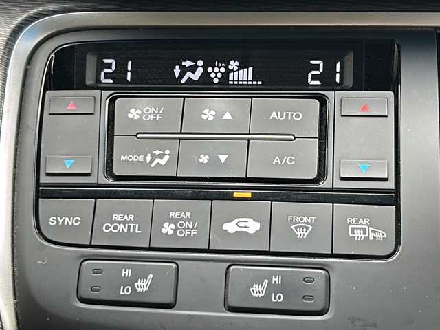 ホンダ ステップワゴン スパーダ クルスピセンシング 愛知県 2020(令2)年 6.5万km プレミアムスパークルブラックパール 登録時64281km/ＬＥＤヘッドライト/純正１７インチアルミ/両側パワースライドドア/バックカメラ/純正ナビＴＶ/ＣＤ／ＤＶＤ／ＢＴ／フルセグ/前席シートヒーター/ハーフレザー/純正フロアマット/クルーズコントロール/衝突軽減ブレーキ/レーンキープアシスト/ETC/保証書/取扱説明書/スマートキー×2