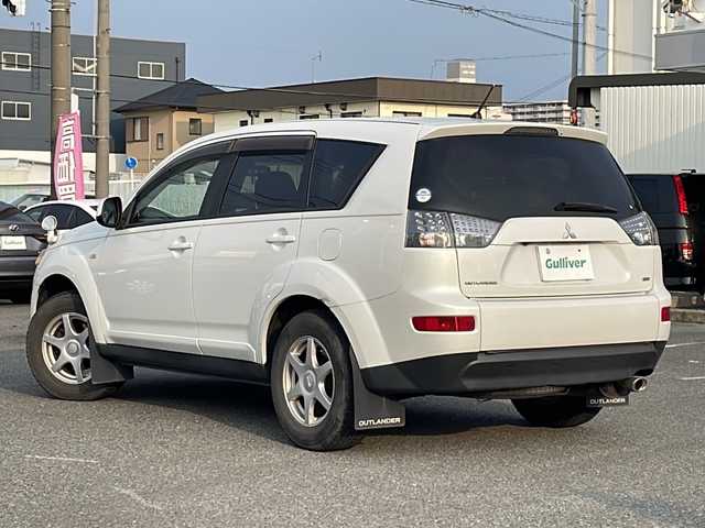 三菱 アウトランダー G Limited Edition 愛知県 2006(平18)年 9.3万km シルキーホワイト /禁煙車//MMCS 三菱メーカーナビ//CD/DVD/AM/FM/Music Server//サブウーファー(Rockford Fosgate)//ETC //バックカメラ//2WD/4WD切替可//レザーシート//本革巻きステアリング//ステアリングスイッチ//ステアリングチルト機構//スペアスマートキー//スペアタイヤ//パワーシート//パドルシフト//シートヒーター//シートベンチレーション//AC100V 100W//ASC(横滑り防止装置)//シガーライター//オートHIDヘッドライト//フォグランプ//純正ドアバイザー//純正フロアマット//取扱説明書//保証書