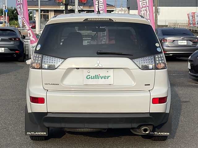 三菱 アウトランダー G Limited Edition 愛知県 2006(平18)年 9.3万km シルキーホワイト /禁煙車//MMCS 三菱メーカーナビ//CD/DVD/AM/FM/Music Server//サブウーファー(Rockford Fosgate)//ETC //バックカメラ//2WD/4WD切替可//レザーシート//本革巻きステアリング//ステアリングスイッチ//ステアリングチルト機構//スペアスマートキー//スペアタイヤ//パワーシート//パドルシフト//シートヒーター//シートベンチレーション//AC100V 100W//ASC(横滑り防止装置)//シガーライター//オートHIDヘッドライト//フォグランプ//純正ドアバイザー//純正フロアマット//取扱説明書//保証書