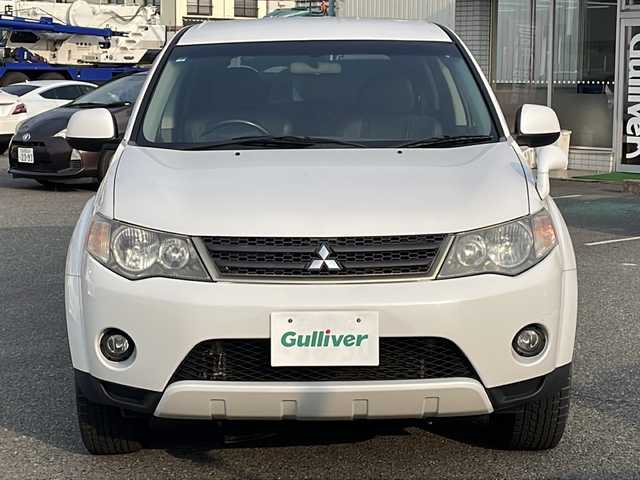 三菱 アウトランダー G Limited Edition 愛知県 2006(平18)年 9.3万km シルキーホワイト /禁煙車//MMCS 三菱メーカーナビ//CD/DVD/AM/FM/Music Server//サブウーファー(Rockford Fosgate)//ETC //バックカメラ//2WD/4WD切替可//レザーシート//本革巻きステアリング//ステアリングスイッチ//ステアリングチルト機構//スペアスマートキー//スペアタイヤ//パワーシート//パドルシフト//シートヒーター//シートベンチレーション//AC100V 100W//ASC(横滑り防止装置)//シガーライター//オートHIDヘッドライト//フォグランプ//純正ドアバイザー//純正フロアマット//取扱説明書//保証書