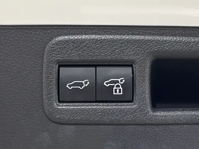 トヨタ ハリアー Z 神奈川県 2020(令2)年 2.9万km ホワイトパールクリスタルシャイン 純正12.3型ディスプレイオーディオ/AM FM フルセグ Bluetooth Miracast USB AUX/パノラマミックビューモニター/JBLプレミアムサウンド/レーントレーシングアラート/プリクラッシュセーフティ/ブラインドスポットモニター/クリアランスソナー/リヤクロストラフィックアラート/ヘッドアップディスプレイ/ロードサインアシスト/デジタルインナーミラー/ハーフレザーシート/運転席パワーシート/パワーバックドア/ステアリングリモコン/ビルトインETC2.0/前後ドライブレコーダー/純正フロアマット/純正19インチアルミホイル/LEDヘッドライト/オートライト/オートマチックハイビーム/スマートキー/スペアキー