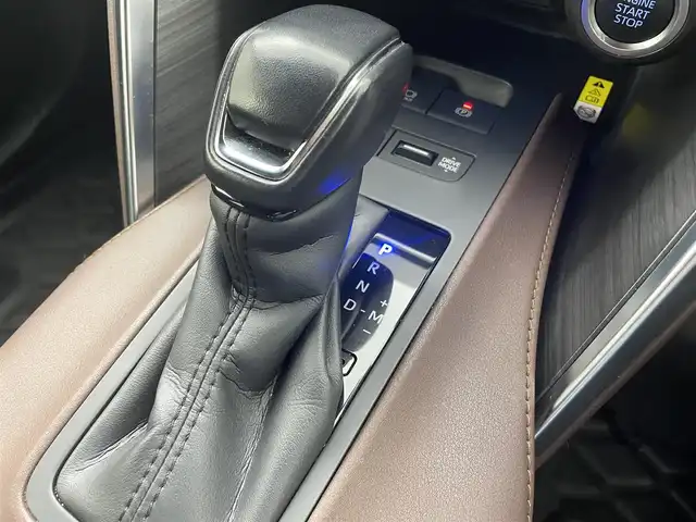 トヨタ ハリアー Z 熊本県 2020(令2)年 2.9万km ホワイトパールクリスタルシャイン 純正12.3型ナビ（ フルセグ・ Bluetooth・ApplCarPlay・AndroidAuto・ USB・ AUX）/パノラマミックビューモニター/JBLプレミアムサウンド/レーントレーシングアラート/プリクラッシュセーフティ/ブラインドスポットモニター/前後クリアランスソナー/リヤクロストラフィックアラート/ヘッドアップディスプレイ/ロードサインアシスト/デジタルインナーミラー/ハーフレザーシート/運転席パワーシート/パワーバックドア/ステアリングリモコン/ビルトインETC2.0/前後ドライブレコーダー/純正フロアマット/純正19インチアルミホイル/LEDヘッドライト/オートライト/オートマチックハイビーム/スマートキー/プッシュスタート/スペアキー1本/保証書/取扱説明書