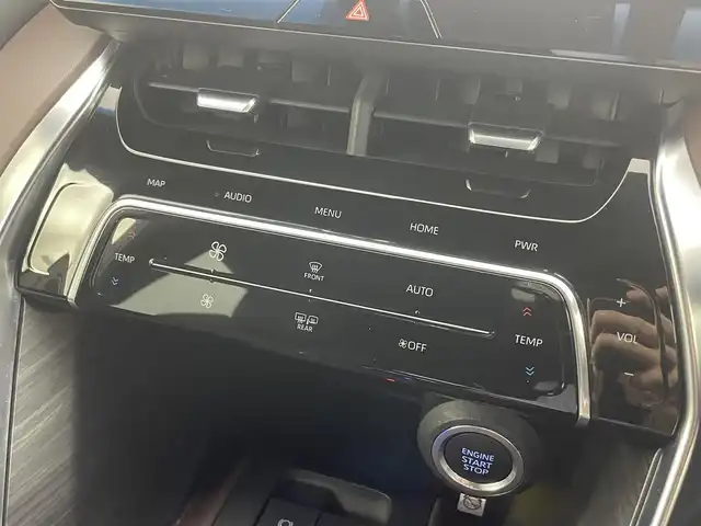 トヨタ ハリアー Z 熊本県 2020(令2)年 2.9万km ホワイトパールクリスタルシャイン 純正12.3型ナビ（ フルセグ・ Bluetooth・ApplCarPlay・AndroidAuto・ USB・ AUX）/パノラマミックビューモニター/JBLプレミアムサウンド/レーントレーシングアラート/プリクラッシュセーフティ/ブラインドスポットモニター/前後クリアランスソナー/リヤクロストラフィックアラート/ヘッドアップディスプレイ/ロードサインアシスト/デジタルインナーミラー/ハーフレザーシート/運転席パワーシート/パワーバックドア/ステアリングリモコン/ビルトインETC2.0/前後ドライブレコーダー/純正フロアマット/純正19インチアルミホイル/LEDヘッドライト/オートライト/オートマチックハイビーム/スマートキー/プッシュスタート/スペアキー1本/保証書/取扱説明書