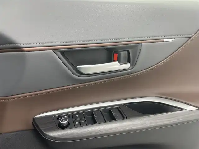 トヨタ ハリアー Z 熊本県 2020(令2)年 2.9万km ホワイトパールクリスタルシャイン 純正12.3型ナビ（ フルセグ・ Bluetooth・ApplCarPlay・AndroidAuto・ USB・ AUX）/パノラマミックビューモニター/JBLプレミアムサウンド/レーントレーシングアラート/プリクラッシュセーフティ/ブラインドスポットモニター/前後クリアランスソナー/リヤクロストラフィックアラート/ヘッドアップディスプレイ/ロードサインアシスト/デジタルインナーミラー/ハーフレザーシート/運転席パワーシート/パワーバックドア/ステアリングリモコン/ビルトインETC2.0/前後ドライブレコーダー/純正フロアマット/純正19インチアルミホイル/LEDヘッドライト/オートライト/オートマチックハイビーム/スマートキー/プッシュスタート/スペアキー1本/保証書/取扱説明書