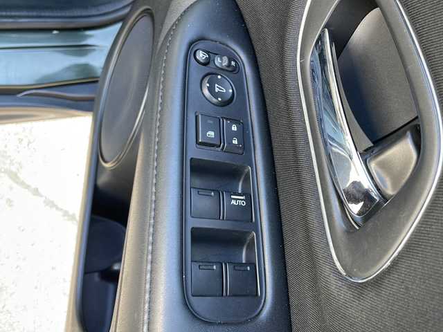 ホンダ ヴェゼル ハイブリッド X 長野県 2014(平26)年 9.5万km ミスティックグリーンパール (株)IDOMが運営する【じしゃロン長野店】の自社ローン専用車両になります/こちらは現金またはオートローンご利用時の価格です。自社ローンご希望の方は別途その旨お申付け下さい./純正ナビ/バックカメラ/ステアリングスイッチ/ETC/クルーズコントロール/シートヒーター/スマートキープッシュスタート