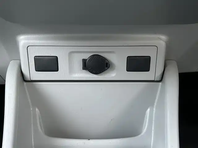 トヨタ プリウス α S 広島県 2012(平24)年 8.2万km ホワイトパールクリスタルシャイン 車検満了 令和9年10月/純正ナビ/（CD/TV/Bluetooth）/クリアランスソナー/ＥＴＣ/バックカメラ/HIDヘッドライト/フォグランプ/純正16インチAW/プッシュスタート/スペアキー/純正フロアマット/電格ミラー/ウインカーミラー