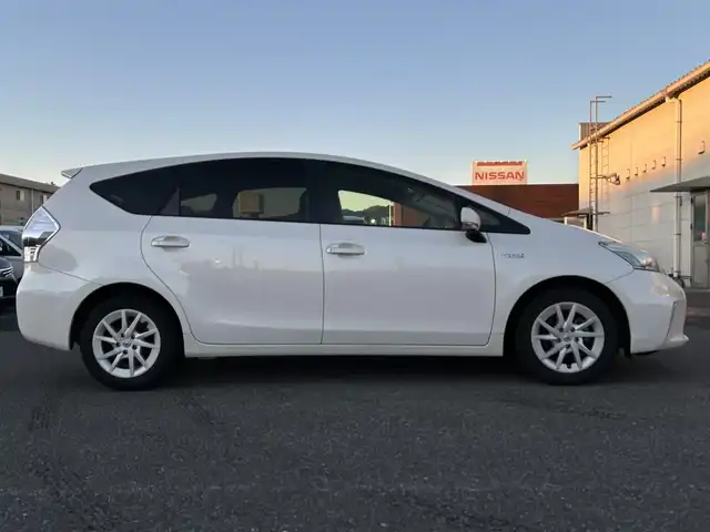 トヨタ プリウス α S 広島県 2012(平24)年 8.2万km ホワイトパールクリスタルシャイン 車検満了 令和9年10月/純正ナビ/（CD/TV/Bluetooth）/クリアランスソナー/ＥＴＣ/バックカメラ/HIDヘッドライト/フォグランプ/純正16インチAW/プッシュスタート/スペアキー/純正フロアマット/電格ミラー/ウインカーミラー