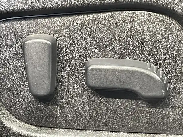 スバル フォレスター 2．0XT アイサイト 愛知県 2015(平27)年 8万km クリスタルホワイトP カロッツェリアナビ/衝突軽減ブレーキ/レーダークルーズコントロール/車線逸脱警報/シートヒーター/パドルシフト/バックカメラ/アクセサリーソケット/ハーフレザー　/パワーシート/ビルトインＥＴＣ/ISOFIX/純正フロアマット/純正18インチアルミホイール