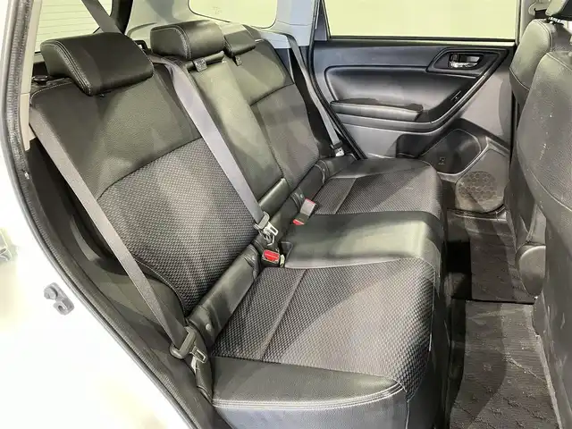 スバル フォレスター 2．0XT アイサイト 愛知県 2015(平27)年 8万km クリスタルホワイトP カロッツェリアナビ/衝突軽減ブレーキ/レーダークルーズコントロール/車線逸脱警報/シートヒーター/パドルシフト/バックカメラ/アクセサリーソケット/ハーフレザー　/パワーシート/ビルトインＥＴＣ/ISOFIX/純正フロアマット/純正18インチアルミホイール