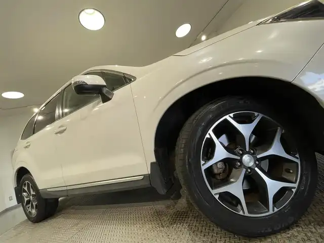 スバル フォレスター 2．0XT アイサイト 愛知県 2015(平27)年 8万km クリスタルホワイトP カロッツェリアナビ/衝突軽減ブレーキ/レーダークルーズコントロール/車線逸脱警報/シートヒーター/パドルシフト/バックカメラ/アクセサリーソケット/ハーフレザー　/パワーシート/ビルトインＥＴＣ/ISOFIX/純正フロアマット/純正18インチアルミホイール