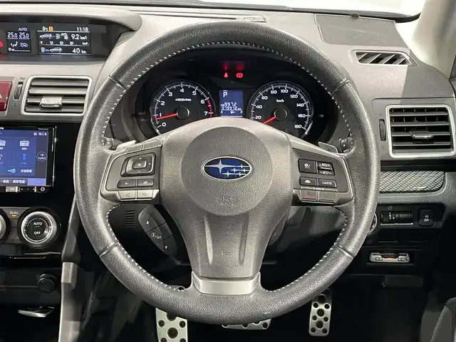 スバル フォレスター 2．0XT アイサイト 愛知県 2015(平27)年 8万km クリスタルホワイトP カロッツェリアナビ/衝突軽減ブレーキ/レーダークルーズコントロール/車線逸脱警報/シートヒーター/パドルシフト/バックカメラ/アクセサリーソケット/ハーフレザー　/パワーシート/ビルトインＥＴＣ/ISOFIX/純正フロアマット/純正18インチアルミホイール