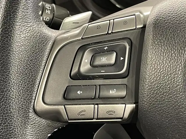 スバル フォレスター 2．0XT アイサイト 愛知県 2015(平27)年 8万km クリスタルホワイトP カロッツェリアナビ/衝突軽減ブレーキ/レーダークルーズコントロール/車線逸脱警報/シートヒーター/パドルシフト/バックカメラ/アクセサリーソケット/ハーフレザー　/パワーシート/ビルトインＥＴＣ/ISOFIX/純正フロアマット/純正18インチアルミホイール