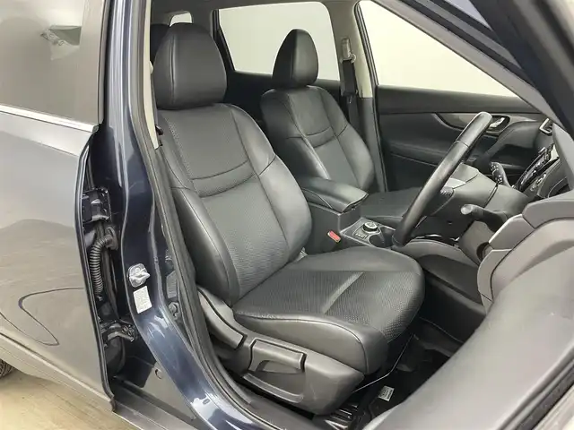 日産 エクストレイル 20Xt エマージェンシーブレーキ 岡山県 2016(平28)年 5万km スチールブルー 純正SDナビ/・FM/AM/Bluetooth/フルセグ/CD/DVD/AUX/・TVキャンセラー/アラウンドビューモニター/安全システム/・エマージェンシーブレーキ/・踏み間違い防止/・車線逸脱警報/・コーナーセンサー/・クルーズコントロール/防水シート/・D/Nシートヒーター/パワーバックドア/ビルトインETC/純正１７インチアルミ/純正フロアマット/LEDヘッドライト/ISOFIX/ステアリングスイッチ/チルトステアリング/シートリフター/ウインカーミラー/取扱説明書/新車保証書