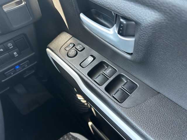 スズキ ハスラー HYBRID X 千葉県 2023(令5)年 1万km ピュアホワイトパール/ガンメタリック2トーン 社外ナビ/Bluetooth/ETC/衝突被害軽減ブレーキ/車線逸脱警報/標識認識機能/先行車発進お知らせ/クルーズコントロール/前席シートヒーター/コーナーセンサー/オートマチックハイビーム/ウィンカーミラー/プッシュスタート/スマートキー/LEDヘッドライト/純正15インチアルミホイール/純正フロアマット/保証書/取扱説明書