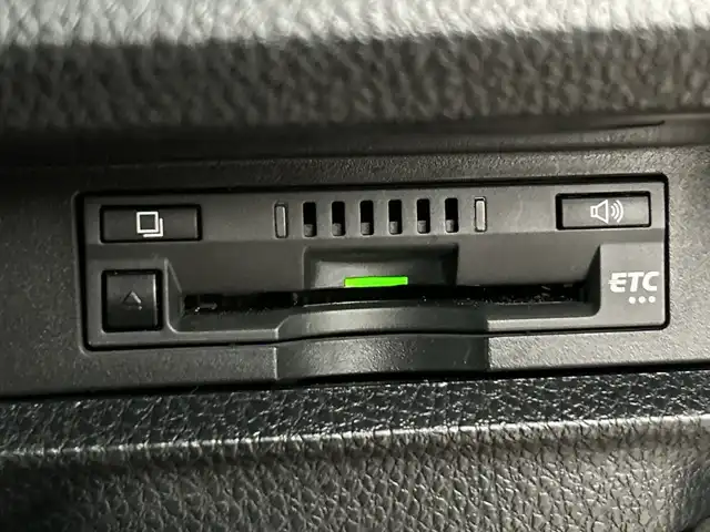 トヨタ ヴォクシー ZS 煌Ⅱ 神奈川県 2020(令2)年 3.1万km ブラック 純正ナビ/フルセグ/Bluetooth/CD/DVD/両側パワースライドドア /バックカメラ　/クルーズコントロール　/コーナーセンサー　/レーンアシスト　　/ビルドインETC　/ドライブレコーダー　/LEDヘッドライト　/フォグライト　/オートライト　/スマートキー/プッシュスタート/スペアキー/純正アルミホイール/社外フロアマット/ABS/横滑り防止装置/衝突被害軽減システム/盗難防止装置/取扱説明書/保証書