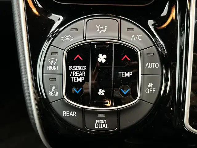 トヨタ ヴォクシー ZS 煌Ⅱ 神奈川県 2020(令2)年 3.1万km ブラック 純正ナビ/フルセグ/Bluetooth/CD/DVD/両側パワースライドドア /バックカメラ　/クルーズコントロール　/コーナーセンサー　/レーンアシスト　　/ビルドインETC　/ドライブレコーダー　/LEDヘッドライト　/フォグライト　/オートライト　/スマートキー/プッシュスタート/スペアキー/純正アルミホイール/社外フロアマット/ABS/横滑り防止装置/衝突被害軽減システム/盗難防止装置/取扱説明書/保証書