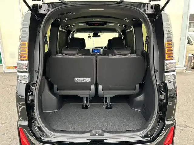 トヨタ ヴォクシー ZS 煌Ⅱ 神奈川県 2020(令2)年 3.1万km ブラック 純正ナビ/フルセグ/Bluetooth/CD/DVD/両側パワースライドドア /バックカメラ　/クルーズコントロール　/コーナーセンサー　/レーンアシスト　　/ビルドインETC　/ドライブレコーダー　/LEDヘッドライト　/フォグライト　/オートライト　/スマートキー/プッシュスタート/スペアキー/純正アルミホイール/社外フロアマット/ABS/横滑り防止装置/衝突被害軽減システム/盗難防止装置/取扱説明書/保証書