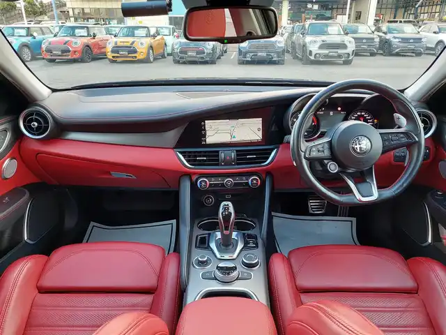 アルファロメオ ジュリア ヴェローチェ 滋賀県 2021(令3)年 3.2万km 黒 ワンオーナー/ACC/BSM/LKA/赤革/・前席パワーシート/・前席シートヒーター/純正ナビ(BT/USB/AUX/DTV/CarPlay)/harman/kardonサウンド/バックカメラ/ETC/コーナーセンサー/ワイヤレスチャージ/レッドキャリパー/パドルシフト/純正１９インチAW