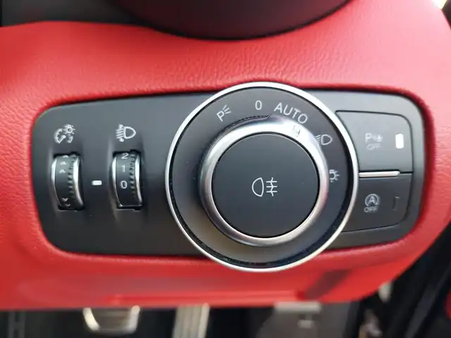 アルファロメオ ジュリア ヴェローチェ 滋賀県 2021(令3)年 3.2万km 黒 ワンオーナー/ACC/BSM/LKA/赤革/・前席パワーシート/・前席シートヒーター/純正ナビ(BT/USB/AUX/DTV/CarPlay)/harman/kardonサウンド/バックカメラ/ETC/コーナーセンサー/ワイヤレスチャージ/レッドキャリパー/パドルシフト/純正１９インチAW