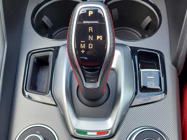 アルファロメオ ジュリア ヴェローチェ 滋賀県 2021(令3)年 3.2万km 黒 ワンオーナー/ACC/BSM/LKA/赤革/・前席パワーシート/・前席シートヒーター/純正ナビ(BT/USB/AUX/DTV/CarPlay)/harman/kardonサウンド/バックカメラ/ETC/コーナーセンサー/ワイヤレスチャージ/レッドキャリパー/パドルシフト/純正１９インチAW