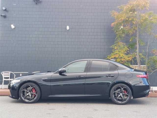 アルファロメオ ジュリア ヴェローチェ 滋賀県 2021(令3)年 3.2万km 黒 ワンオーナー/ACC/BSM/LKA/赤革/・前席パワーシート/・前席シートヒーター/純正ナビ(BT/USB/AUX/DTV/CarPlay)/harman/kardonサウンド/バックカメラ/ETC/コーナーセンサー/ワイヤレスチャージ/レッドキャリパー/パドルシフト/純正１９インチAW