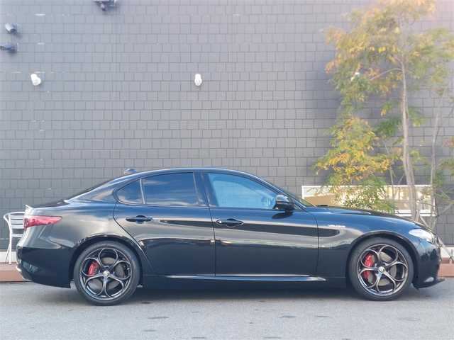 アルファロメオ ジュリア ヴェローチェ 滋賀県 2021(令3)年 3.2万km 黒 ワンオーナー/ACC/BSM/LKA/赤革/・前席パワーシート/・前席シートヒーター/純正ナビ(BT/USB/AUX/DTV/CarPlay)/harman/kardonサウンド/バックカメラ/ETC/コーナーセンサー/ワイヤレスチャージ/レッドキャリパー/パドルシフト/純正１９インチAW