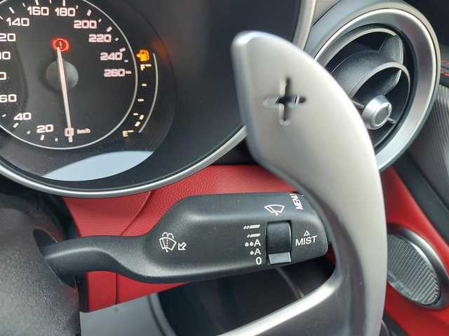 アルファロメオ ジュリア ヴェローチェ 滋賀県 2021(令3)年 3.2万km 黒 ワンオーナー/ACC/BSM/LKA/赤革/・前席パワーシート/・前席シートヒーター/純正ナビ(BT/USB/AUX/DTV/CarPlay)/harman/kardonサウンド/バックカメラ/ETC/コーナーセンサー/ワイヤレスチャージ/レッドキャリパー/パドルシフト/純正１９インチAW