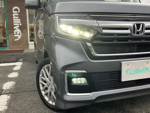 ホンダ Ｎ ＢＯＸ カスタム L ターボ 三重県 2021(令3)年 2.4万km シャイニンググレーM ワンオーナー/登録時走行距離23401km/ターボ/♪ホンダセンシング/　・CMBC(衝突軽減ブレーキ）・誤発進抑制機能/　・後方誤発進抑制機能・歩行者事故低ステアリング/　・路外逸脱抑制機能・先行車発進お知らせ機能/　・標識認識機能・オートハイビーム/♪社外ストラーダナビ/　・フルセグ・Bluetoothオーディオ/　・DVD・SD録音/♪バックカメラ/♪両側パワースライドドア/♪LEDヘッドライト/♪LEDフォグライト/♪ACC（アダプティブクルーズコントロール）/♪ハーフレザーシート/♪D/N席シートヒーター/♪アイドリングストップ/♪パドルシフト/♪スマートキー×2/♪プッシュスタート/♪ステアリングスイッチ/♪革巻きステアリング/♪オートリトラクタブルミラー/♪ウィンカーミラー/♪ビルトインETC/♪ドライブレコーダー前後/♪シートバックテーブル(D/N席)/♪フロアマット/♪プライバシーガラス/♪ドアバイザー