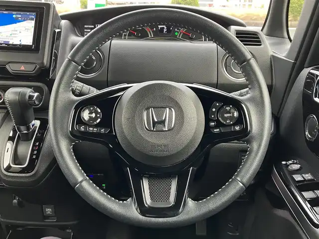 ホンダ Ｎ ＢＯＸ カスタム L ターボ 三重県 2021(令3)年 2.4万km シャイニンググレーM ワンオーナー/登録時走行距離23401km/ターボ/♪ホンダセンシング/　・CMBC(衝突軽減ブレーキ）・誤発進抑制機能/　・後方誤発進抑制機能・歩行者事故低ステアリング/　・路外逸脱抑制機能・先行車発進お知らせ機能/　・標識認識機能・オートハイビーム/♪社外ストラーダナビ/　・フルセグ・Bluetoothオーディオ/　・DVD・SD録音/♪バックカメラ/♪両側パワースライドドア/♪LEDヘッドライト/♪LEDフォグライト/♪ACC（アダプティブクルーズコントロール）/♪ハーフレザーシート/♪D/N席シートヒーター/♪アイドリングストップ/♪パドルシフト/♪スマートキー×2/♪プッシュスタート/♪ステアリングスイッチ/♪革巻きステアリング/♪オートリトラクタブルミラー/♪ウィンカーミラー/♪ビルトインETC/♪ドライブレコーダー前後/♪シートバックテーブル(D/N席)/♪フロアマット/♪プライバシーガラス/♪ドアバイザー