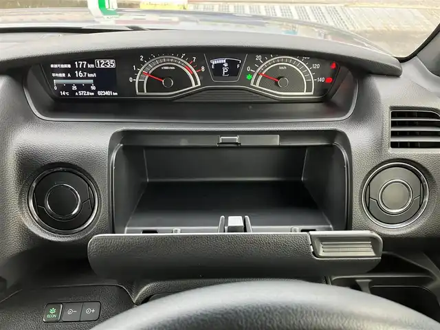 ホンダ Ｎ ＢＯＸ カスタム L ターボ 三重県 2021(令3)年 2.4万km シャイニンググレーM ワンオーナー/登録時走行距離23401km/ターボ/♪ホンダセンシング/　・CMBC(衝突軽減ブレーキ）・誤発進抑制機能/　・後方誤発進抑制機能・歩行者事故低ステアリング/　・路外逸脱抑制機能・先行車発進お知らせ機能/　・標識認識機能・オートハイビーム/♪社外ストラーダナビ/　・フルセグ・Bluetoothオーディオ/　・DVD・SD録音/♪バックカメラ/♪両側パワースライドドア/♪LEDヘッドライト/♪LEDフォグライト/♪ACC（アダプティブクルーズコントロール）/♪ハーフレザーシート/♪D/N席シートヒーター/♪アイドリングストップ/♪パドルシフト/♪スマートキー×2/♪プッシュスタート/♪ステアリングスイッチ/♪革巻きステアリング/♪オートリトラクタブルミラー/♪ウィンカーミラー/♪ビルトインETC/♪ドライブレコーダー前後/♪シートバックテーブル(D/N席)/♪フロアマット/♪プライバシーガラス/♪ドアバイザー