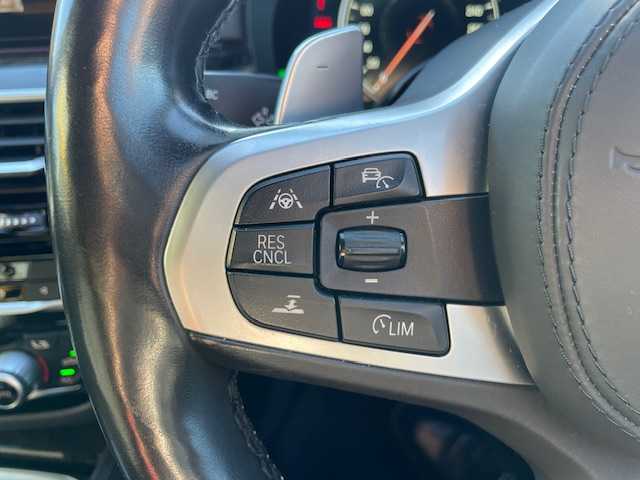 ＢＭＷ ５２３ｉ Mスポーツ 神奈川県 2018(平30)年 4.3万km アルピンホワイトⅢ 衝突軽減システム/レーンキープアシスト/アダプティブクルーズコントロール/前後コーナーセンサー/ブラインドスポットアシスト/パドルシフト/全方位カメラ/純正ナビ/（DVD/CD/FM/AM/BT/フルセグTV）/電動リアゲート/純正１９インチＡＷ/カーテンエアバッグ/サイドエアバッグ/LEDヘッドライト/フォグランプ/オートライト/レザーシート/パワーシート/エアシート