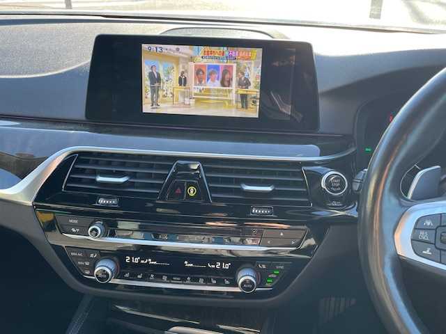 ＢＭＷ ５２３ｉ Mスポーツ 神奈川県 2018(平30)年 4.3万km アルピンホワイトⅢ 衝突軽減システム/レーンキープアシスト/アダプティブクルーズコントロール/前後コーナーセンサー/ブラインドスポットアシスト/パドルシフト/全方位カメラ/純正ナビ/（DVD/CD/FM/AM/BT/フルセグTV）/電動リアゲート/純正１９インチＡＷ/カーテンエアバッグ/サイドエアバッグ/LEDヘッドライト/フォグランプ/オートライト/レザーシート/パワーシート/エアシート