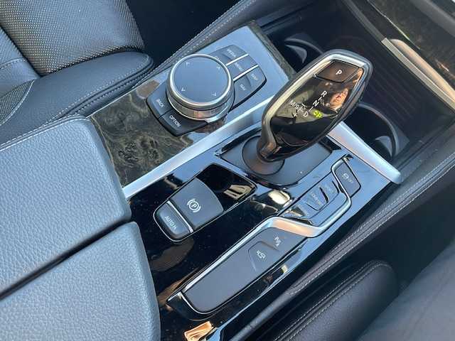 ＢＭＷ ５２３ｉ Mスポーツ 神奈川県 2018(平30)年 4.3万km アルピンホワイトⅢ 衝突軽減システム/レーンキープアシスト/アダプティブクルーズコントロール/前後コーナーセンサー/ブラインドスポットアシスト/パドルシフト/全方位カメラ/純正ナビ/（DVD/CD/FM/AM/BT/フルセグTV）/電動リアゲート/純正１９インチＡＷ/カーテンエアバッグ/サイドエアバッグ/LEDヘッドライト/フォグランプ/オートライト/レザーシート/パワーシート/エアシート