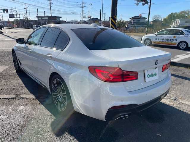 ＢＭＷ ５２３ｉ Mスポーツ 神奈川県 2018(平30)年 4.3万km アルピンホワイトⅢ 衝突軽減システム/レーンキープアシスト/アダプティブクルーズコントロール/前後コーナーセンサー/ブラインドスポットアシスト/パドルシフト/全方位カメラ/純正ナビ/（DVD/CD/FM/AM/BT/フルセグTV）/電動リアゲート/純正１９インチＡＷ/カーテンエアバッグ/サイドエアバッグ/LEDヘッドライト/フォグランプ/オートライト/レザーシート/パワーシート/エアシート