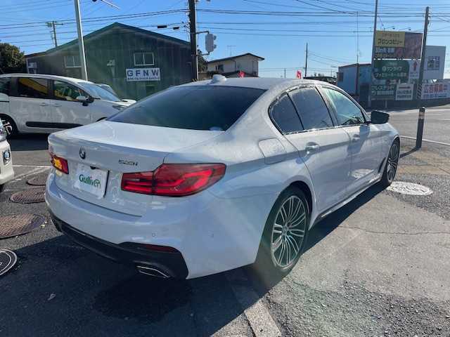 ＢＭＷ ５２３ｉ Mスポーツ 神奈川県 2018(平30)年 4.3万km アルピンホワイトⅢ 衝突軽減システム/レーンキープアシスト/アダプティブクルーズコントロール/前後コーナーセンサー/ブラインドスポットアシスト/パドルシフト/全方位カメラ/純正ナビ/（DVD/CD/FM/AM/BT/フルセグTV）/電動リアゲート/純正１９インチＡＷ/カーテンエアバッグ/サイドエアバッグ/LEDヘッドライト/フォグランプ/オートライト/レザーシート/パワーシート/エアシート