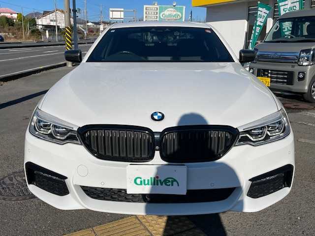 ＢＭＷ ５２３ｉ Mスポーツ 神奈川県 2018(平30)年 4.3万km アルピンホワイトⅢ 衝突軽減システム/レーンキープアシスト/アダプティブクルーズコントロール/前後コーナーセンサー/ブラインドスポットアシスト/パドルシフト/全方位カメラ/純正ナビ/（DVD/CD/FM/AM/BT/フルセグTV）/電動リアゲート/純正１９インチＡＷ/カーテンエアバッグ/サイドエアバッグ/LEDヘッドライト/フォグランプ/オートライト/レザーシート/パワーシート/エアシート