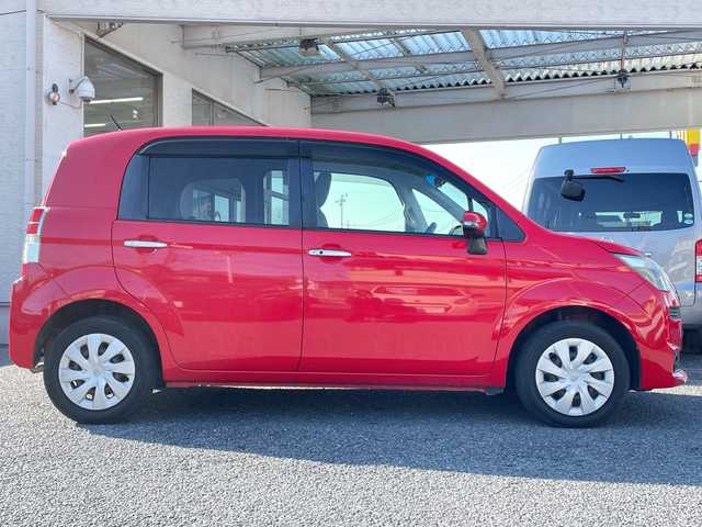 トヨタ スペイド G 埼玉県 2013(平25)年 10.9万km スーパーレッドⅤ ・4WD/・社外ナビ（TV/BT/USB）/・フルセグテレビ/・バックカメラ/・運転席シートヒーター/・ETC/・ステアリングスイッチ/・横滑り防止装置/・オートライト/・HIDヘッドライト/・ハロゲンフォグライト/・ドアバイザー/・純正フロアマット/・プッシュスタート/・スマートキー/・スペアキー×１/・取扱説明書