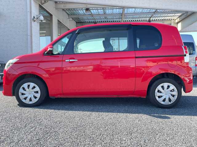 トヨタ スペイド G 埼玉県 2013(平25)年 10.9万km スーパーレッドⅤ ・4WD/・社外ナビ（TV/BT/USB）/・フルセグテレビ/・バックカメラ/・運転席シートヒーター/・ETC/・ステアリングスイッチ/・横滑り防止装置/・オートライト/・HIDヘッドライト/・ハロゲンフォグライト/・ドアバイザー/・純正フロアマット/・プッシュスタート/・スマートキー/・スペアキー×１/・取扱説明書