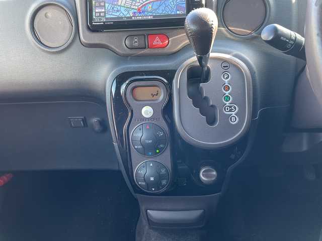 トヨタ スペイド G 埼玉県 2013(平25)年 10.9万km スーパーレッドⅤ ・4WD/・社外ナビ（TV/BT/USB）/・フルセグテレビ/・バックカメラ/・運転席シートヒーター/・ETC/・ステアリングスイッチ/・横滑り防止装置/・オートライト/・HIDヘッドライト/・ハロゲンフォグライト/・ドアバイザー/・純正フロアマット/・プッシュスタート/・スマートキー/・スペアキー×１/・取扱説明書