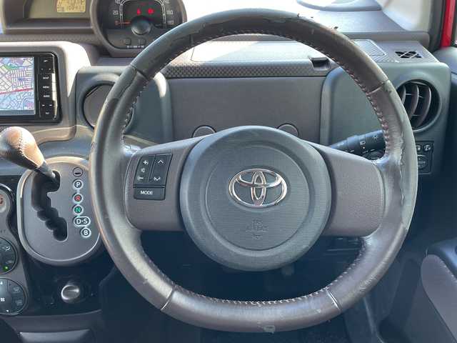 トヨタ スペイド G 埼玉県 2013(平25)年 10.9万km スーパーレッドⅤ ・4WD/・社外ナビ（TV/BT/USB）/・フルセグテレビ/・バックカメラ/・運転席シートヒーター/・ETC/・ステアリングスイッチ/・横滑り防止装置/・オートライト/・HIDヘッドライト/・ハロゲンフォグライト/・ドアバイザー/・純正フロアマット/・プッシュスタート/・スマートキー/・スペアキー×１/・取扱説明書