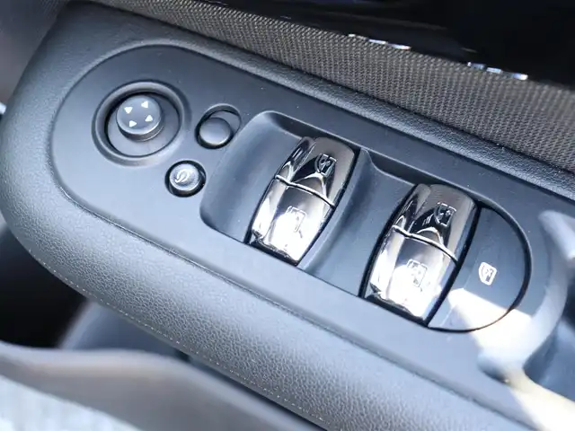 ＭＩＮＩ ＢＭＷ ミニ クラブマン クーパーS オール4 神奈川県 2020(令2)年 1.6万km 黒 8AT：4WD/ペッパーパッケージ/：パークディスタンスコントロール（フロント／リア）/：リアビューカメラ/：パーキングアシストパッケージ/：自動防眩ドアミラー/：スルーローディングシステム/ミラー一体型ETC/純正17インチアルミホイール/ドライブレコーダー/純正LEDヘッドライト/：オートヘッドライト/純正フロアマット/ーーーーーーーーーーーーーーーーーーーーーーーーーーーー/保証書/取扱説明書/スペアスマートキー×1本