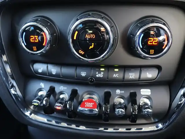 ＭＩＮＩ ＢＭＷ ミニ クラブマン クーパーS オール4 神奈川県 2020(令2)年 1.6万km 黒 8AT：4WD/ペッパーパッケージ/：パークディスタンスコントロール（フロント／リア）/：リアビューカメラ/：パーキングアシストパッケージ/：自動防眩ドアミラー/：スルーローディングシステム/ミラー一体型ETC/純正17インチアルミホイール/ドライブレコーダー/純正LEDヘッドライト/：オートヘッドライト/純正フロアマット/ーーーーーーーーーーーーーーーーーーーーーーーーーーーー/保証書/取扱説明書/スペアスマートキー×1本