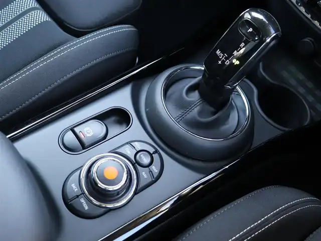 ＭＩＮＩ ＢＭＷ ミニ クラブマン クーパーS オール4 神奈川県 2020(令2)年 1.6万km 黒 8AT：4WD/ペッパーパッケージ/：パークディスタンスコントロール（フロント／リア）/：リアビューカメラ/：パーキングアシストパッケージ/：自動防眩ドアミラー/：スルーローディングシステム/ミラー一体型ETC/純正17インチアルミホイール/ドライブレコーダー/純正LEDヘッドライト/：オートヘッドライト/純正フロアマット/ーーーーーーーーーーーーーーーーーーーーーーーーーーーー/保証書/取扱説明書/スペアスマートキー×1本