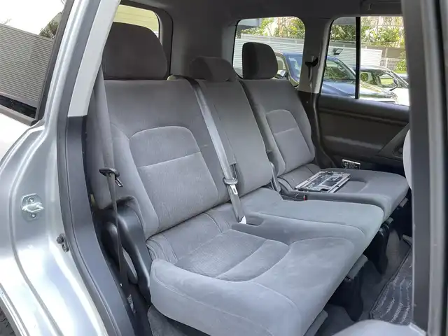 トヨタ ランドクルーザー GX 東京都 2014(平26)年 10.5万km シルバーM 4WD・切り替えスイッチ/クロールコントロール（ターンアシスト機能付）/マルチテレインセレクトモード/ECT/パターンセレクト/センターデフロック/保証書・取説/Egプッシュスタート・スマートキー/MTモード付AT/外オーディオ（DVD/CD/AUX）/ビルトインETC/外前後ドラレコ/純正17インチスチールホイール/フォグ・オートライト/ブラックルーフレール/サイドステップ/電格ウィンカーミラー/純正フロアマット・ドアバイザー/サイド＆カーテン＆ニーエアバック（RSCA付）/リアプライバシーガラス・リアワイパー