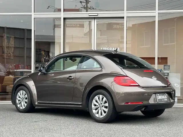 フォルクスワーゲン ザ・ビートル デザイン 福岡県 2015(平27)年 3.8万km 茶 ＭＴモード付ＡＴ　/オートライト　/Ｂｌｕｅｔｏｏｔｈ　/ＣＤ　/前後ドラレコ　/純正１６インチＡＷ　/ＥＴＣ