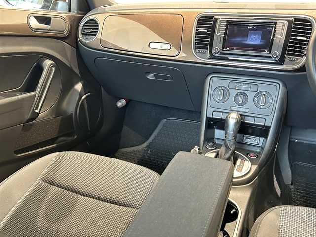フォルクスワーゲン ザ・ビートル デザイン 福岡県 2015(平27)年 3.8万km 茶 ＭＴモード付ＡＴ　/オートライト　/Ｂｌｕｅｔｏｏｔｈ　/ＣＤ　/前後ドラレコ　/純正１６インチＡＷ　/ＥＴＣ