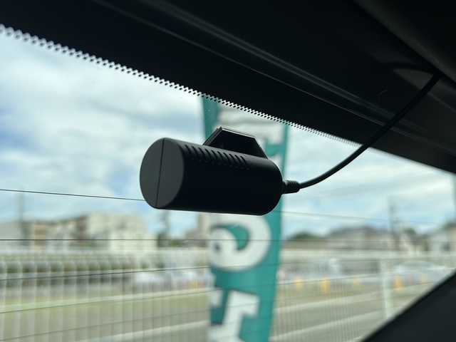 マツダ デミオ 13S 神奈川県 2016(平28)年 4.6万km アルミニウムメタリック 純正ナビ（FM/AM/BT/フルセグTV/USB）/バックカメラ/スマートキー/プッシュスタート/アイドリングストップ/D/N席シートヒーター/ETC/ドライブレコーダー/横滑り防止装置/純正フロアマット/純正ドアバイザー/オートライト/ステアリングスイッチ/電動格納ミウィンカーミラー/純正AW付サマータイヤ積込/ISOFIX/スペアキー×1/保証書/取扱説明書