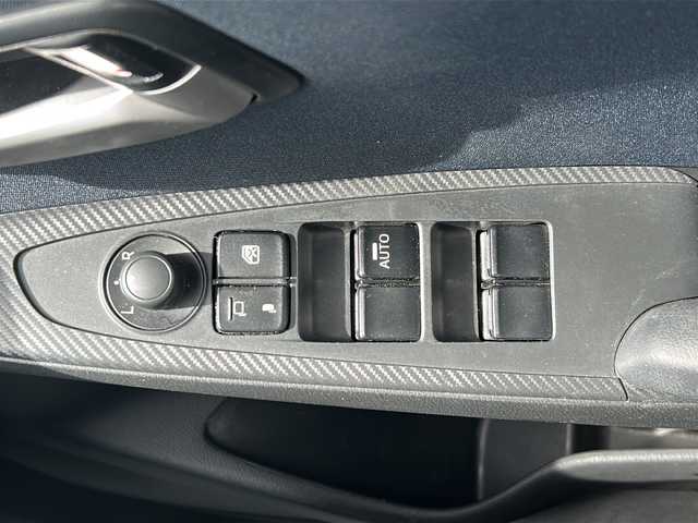 マツダ デミオ 13S 神奈川県 2016(平28)年 4.6万km アルミニウムメタリック 純正ナビ（FM/AM/BT/フルセグTV/USB）/バックカメラ/スマートキー/プッシュスタート/アイドリングストップ/D/N席シートヒーター/ETC/ドライブレコーダー/横滑り防止装置/純正フロアマット/純正ドアバイザー/オートライト/ステアリングスイッチ/電動格納ミウィンカーミラー/純正AW付サマータイヤ積込/ISOFIX/スペアキー×1/保証書/取扱説明書